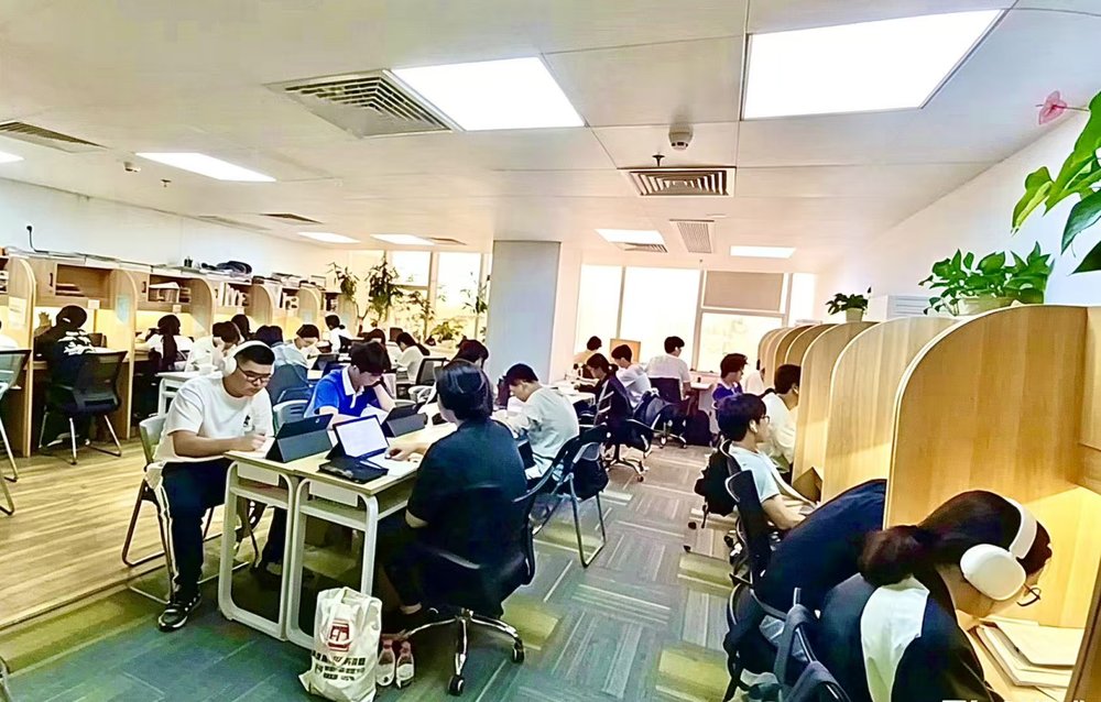 考答通总部与办公环境